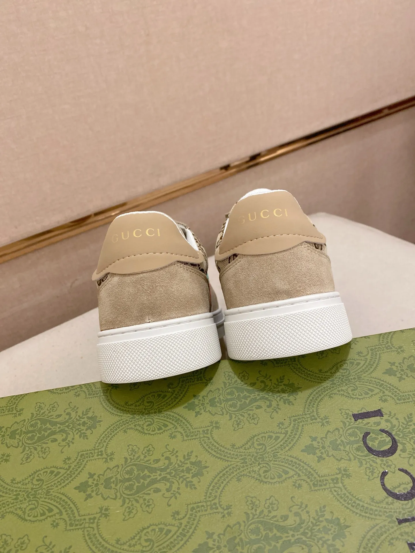 Men's clothing and shoes💰:440💰 (GUCCI) The latest model from the official website 🎁🎁Casual and fashionable men's shoes👟, hot style 💥The version is simple and elegant, exclusive for trendy men. Unique official website latest brand elements 👑Gucci original decoration, fashionable and generous, the fabric is original cowhide ✅sheepskin lining, the official website specifies wear-resistant casual outsole, the classic model is taken in kind at the counter🎬38-44 (45 is not returned or exchanged)